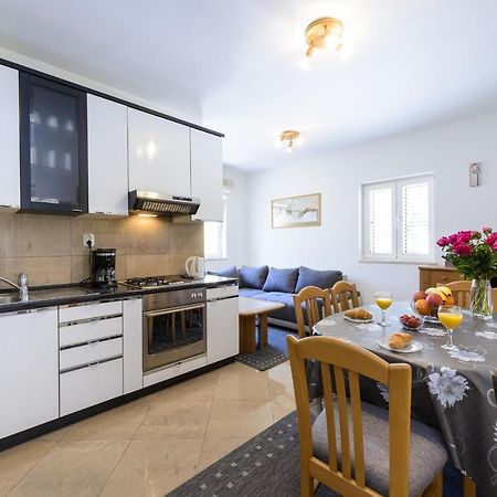 Apartment Tija Two Bedroom Apartment With Balcony And Partial Sea View Dubrovnik Exterior foto